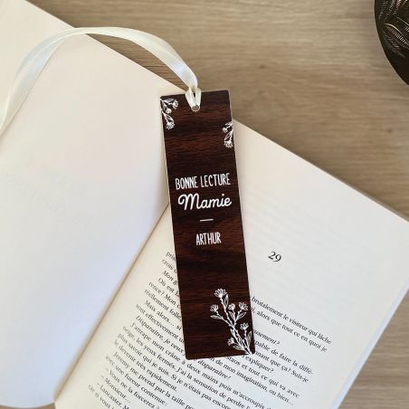 Dark wood effect bookmark customizable by engraving