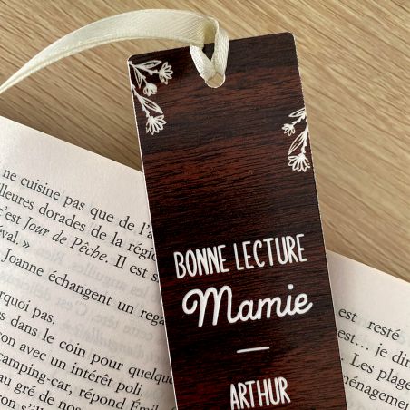 Dark wood effect bookmark customizable by engraving