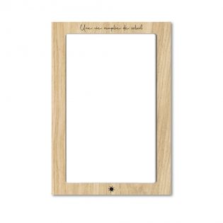 Magnetic portrait format photo frame with wood effect, customizable with text · Compatible with 10 x 15 cm photo