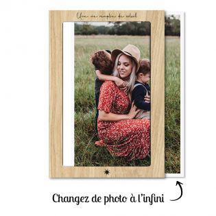 Magnetic portrait format photo frame with wood effect, customizable with text · Compatible with 10 x 15 cm photo