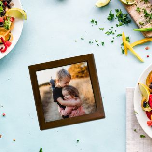 Dessous de plat en bois foncé personnalisé avec une photo