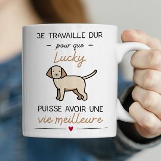 Mug Je travaille pour mon Chien Personnalisable - Cadeau Anniversaire ou Noël pour Passionné de chiens