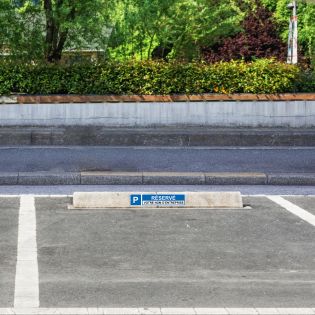 Panneau de signalisation pour parking · Parking réservé