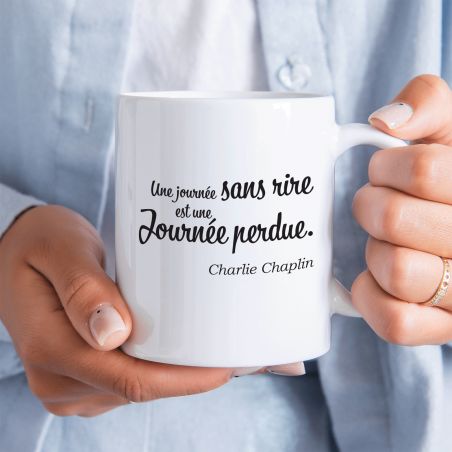 Mug citation Charlie Chaplin "Une journée sans rire est une journée de perdue" - 33 cl, céramique - Imprimé en France