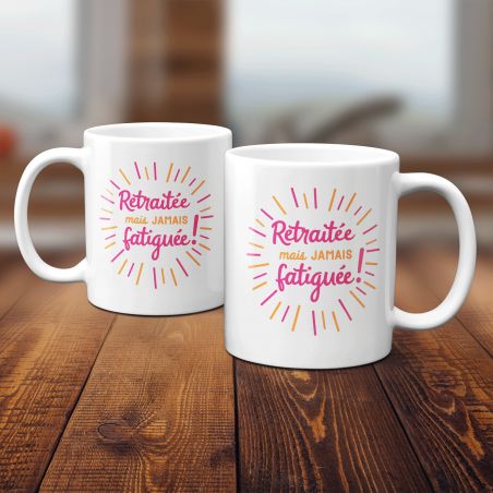 Mug en céramique Retraitée mais jamais fatiguée, 33 cl